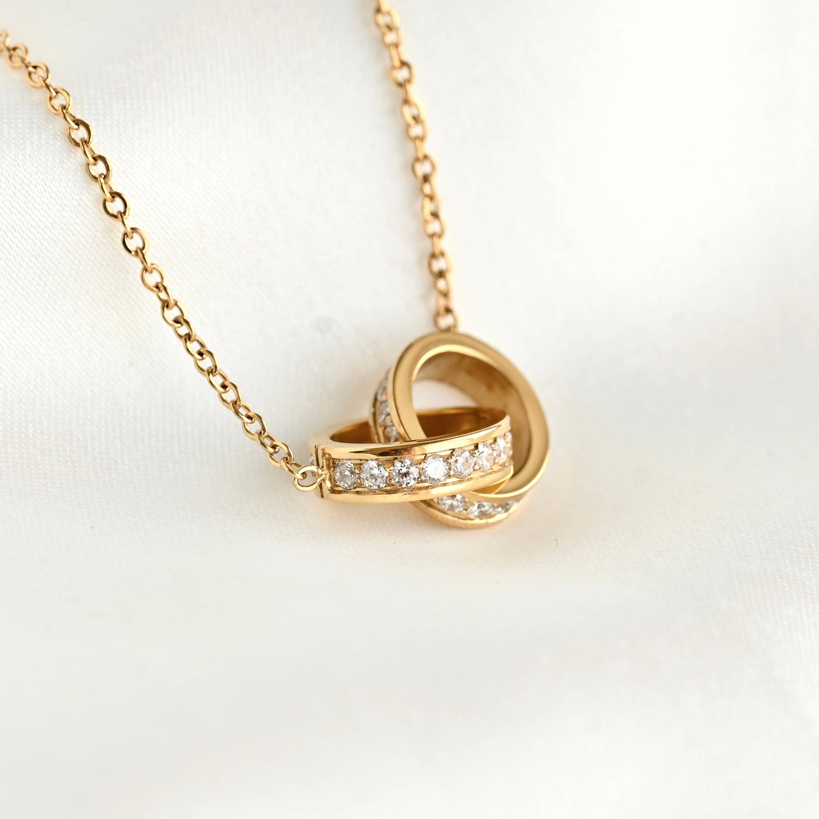 Pavé Circles Necklace