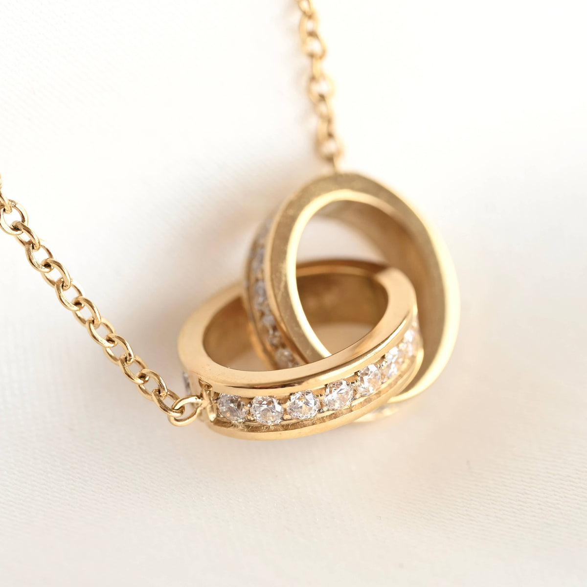 Pavé Circles Necklace