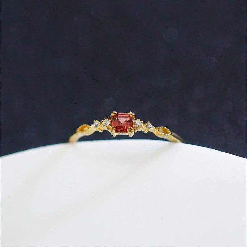 Gold Vintage Garnet Rin