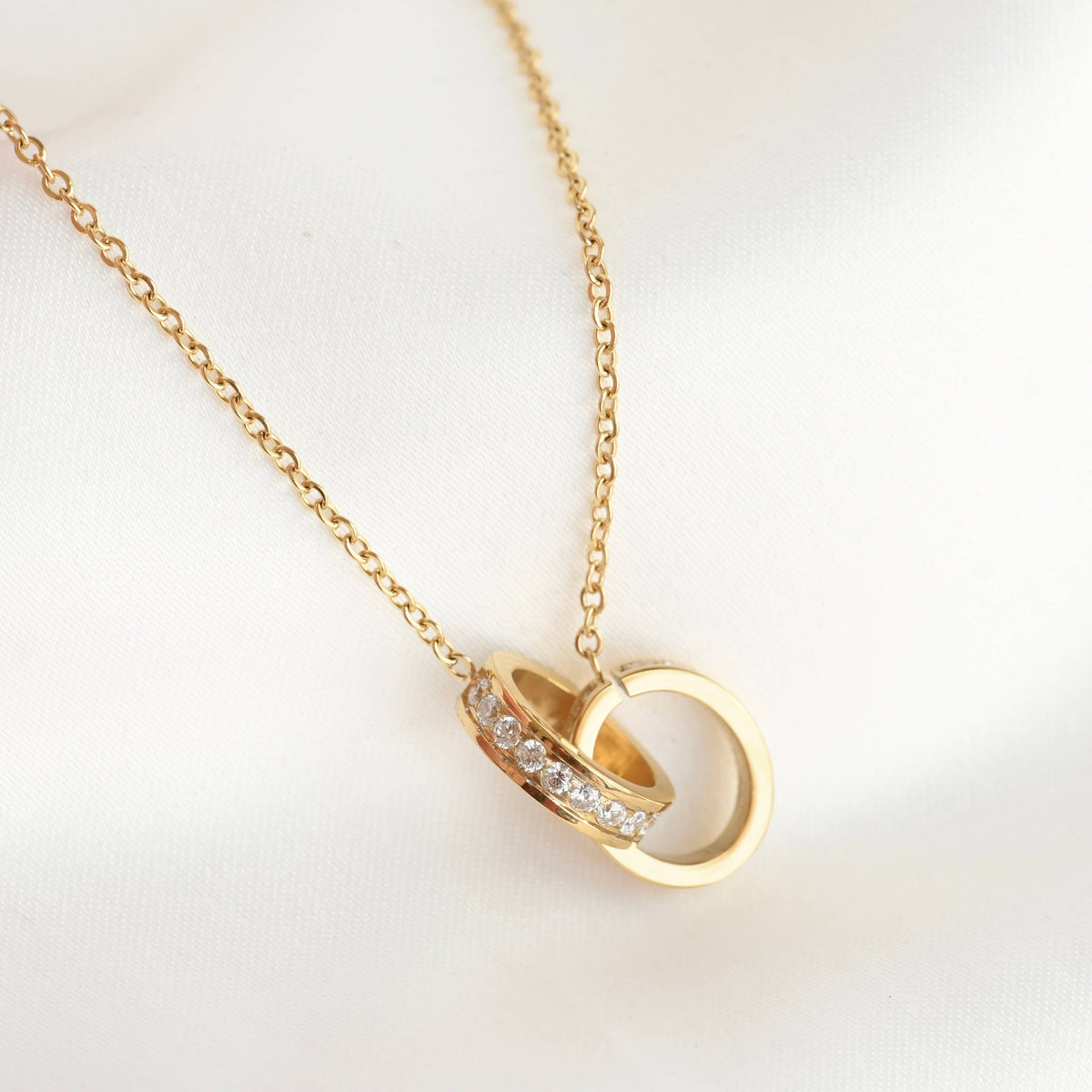 Pavé Circles Necklace